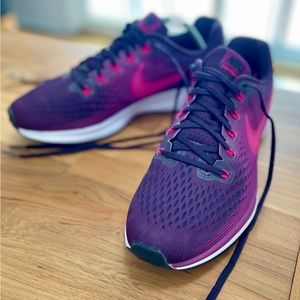 Women’s Nike Zoom Pegasus 34 running shoes - size US 11